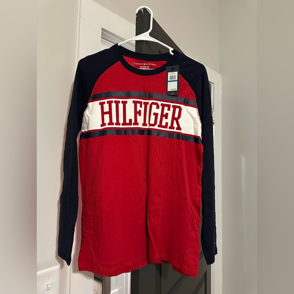 TOMMY HILFIGER LONG SLEEVE!! ❤️💙🤍